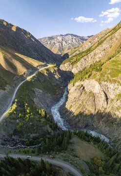 Mountain landscape with river in a narrow mountain valley in autumn, Little Naryn or Kichi-Naryn, Eki-Naryn Gorge, Naryn Province, Kyrgyzstan