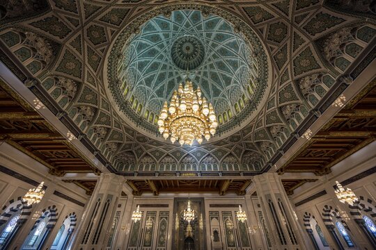 Sultan Qaboos Grand Mosque, chandelier in the prayer hall for men, Muscat, Oman