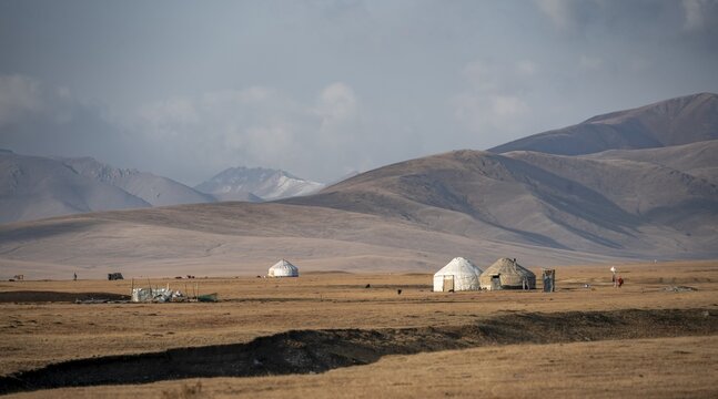 Yurts at Song Kul in autumn, Moldo Too Mountains, Naryn region, Kyrgyzstan