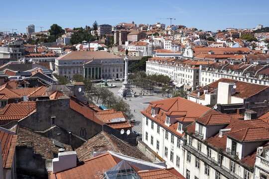 View of the old town, National Theatre and Rossio Square with monument to Dom Petro IV, Lisbon, Portuhal