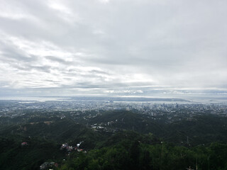 Naklejka premium cebu city skyline from tops cebu view poin, philippines