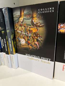 Gulliver's Travels by Jonathan Swift, Collins Classics edition, cover image with vintage illustration