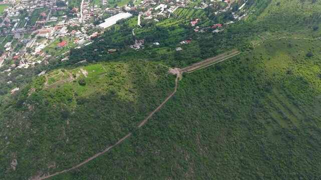 Zona Arqueol&oacute;gica de Tetzcotzinco, Ba&ntilde;os de Nezahualc&oacute;yotl, Texcoco, Estado de M&eacute;xico. Fue un jard&iacute;n real, observatorio astron&oacute;mico y centro ceremonial construido por Nezahualc&oacute;yotl, poeta y tlatoani.