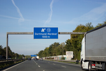 Autobahntafel auf A2, Ausfahrt 13, Dortmund-Nordost in Richtung Oberhausen,