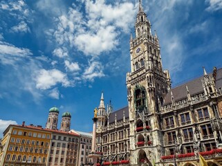 Obraz premium Munic - Marienplatz (plaça ajuntament) - Alemanya