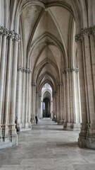 Obraz premium Belle perspective architecturale sur l'une des contre-allées de la Cathédrale Saint-Pierre-et-Saint-Paul de Troyes (Champagne, France)