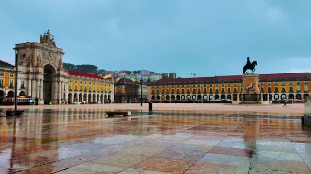 Wide cinematic panorama of Praca do Comercio.