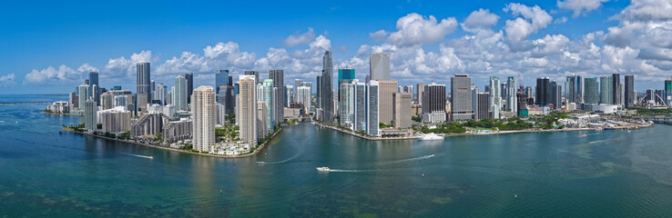 Obraz premium Aerial panorama of Brickell in Miami. Downtown Miami skyline on a sunny day. Scenic view of Miami Beach and Brickell. Miamis Skyscrapers. Brickell famous landmarks. Miami downtown landscape.