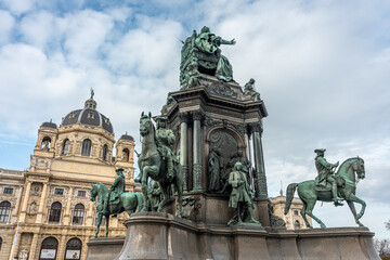 Obraz premium Maria Theresa Memorial Standing Between Natural History and Art History Museums Vienna