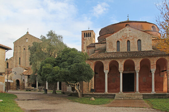 la chiesa di Santa Fosca e la Basilica di Santa Maria Assunta sull'isola di Torcello (Venezia)