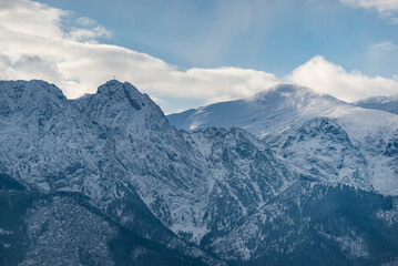 Giewont &ndash; masyw g&oacute;rski w Tatrach Zachodnich o wysokości 1895 m n.p.m. 