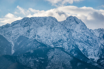 Giewont &ndash; masyw g&oacute;rski w Tatrach Zachodnich o wysokości 1895 m n.p.m. 