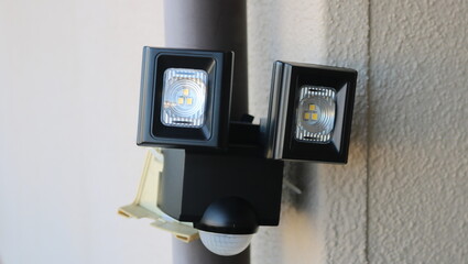 人感センサーライト玄関