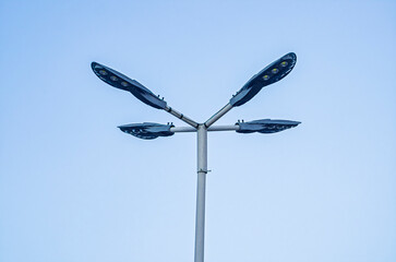 iluminacion, lamparas, cielo, descargar, azul, clima, alumbrado, electricidad, calle, energ&iacute;a, l&aacute;mpara, metal, direcci&oacute;n, garrocha, molinete, veleta, antena, palo, electricas, tecnolog&iacute;a, aereo, tele,