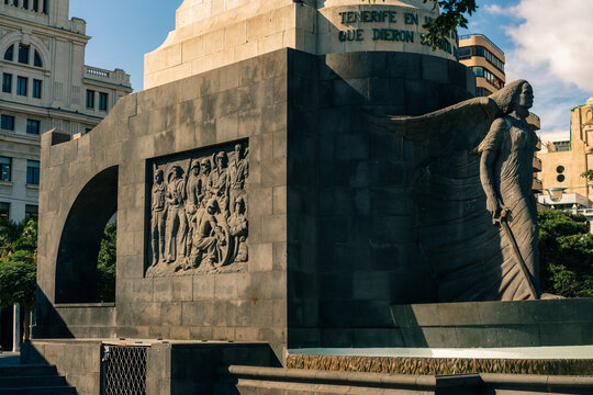 Santa Cruz de Tenerife - 1 Nov 2025 Monumento a los caidos
