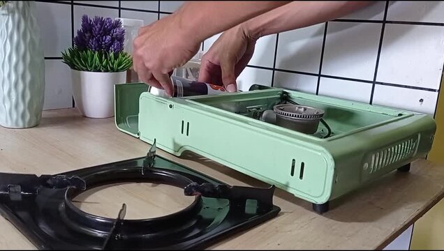 Step-by-Step Guide: Assembling and Lighting a Portable Stove on a Kitchen Counter