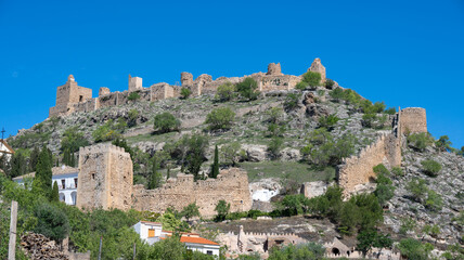 Fototapeta premium Panoramic view of ancient hillside ruins from the castle of MOclin, Spain