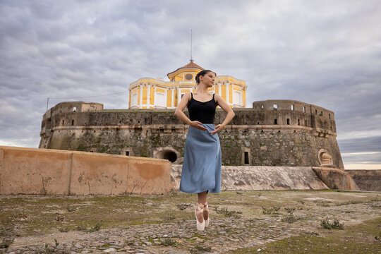 Portrait of a dancer on tiptoe