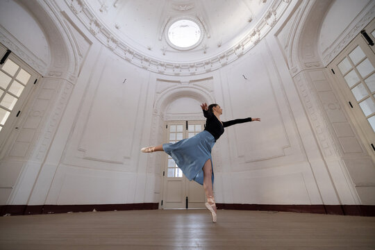 Portrait of a dancer on tiptoe