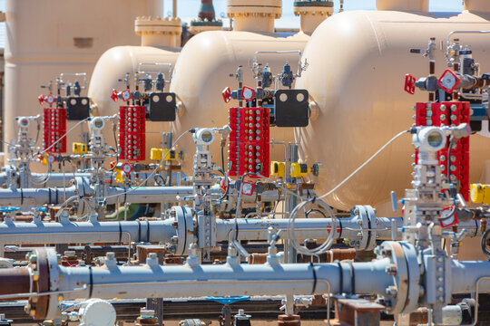 Gas and oil processing facility