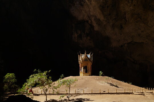 the splendor of the golden temple in the cave.