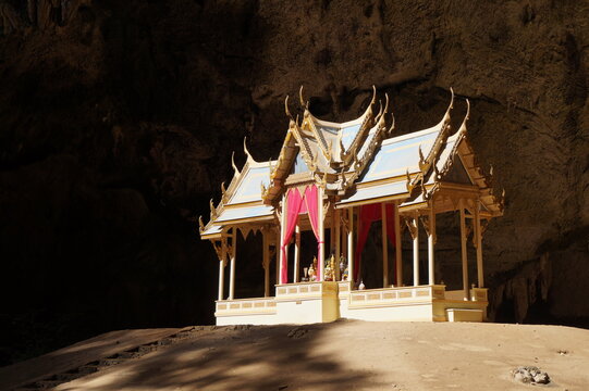 the morning sun illuminates the temple.