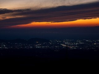 夕暮れの夜景
