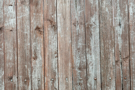Superficie de madera envejecida con tablones verticales y textura desgastada para fondo r&uacute;stico