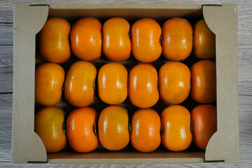 箱入りの平核無柿