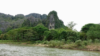 Laos - Karststeingebirge in Vang Vieng