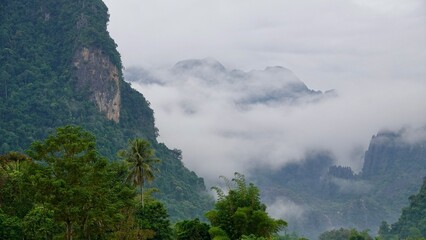 Laos - Karststeingebirge in Vang Vieng