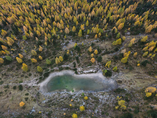 defaultMountain Lake - Lago di Limides Dolomites National Park Italy - Alpine landscape with mountains and lakes in autumn fall summer - panoramic aerial view