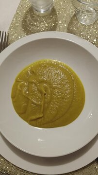 Vid&eacute;o d'un potage de potimarron et ch&acirc;taigne 