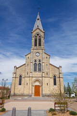 L'&eacute;glise du village d'Aveize dans le d&eacute;partement du Rh&ocirc;ne