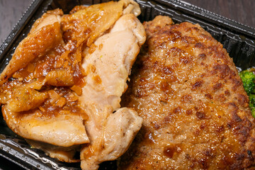 テイクアウトしたチキン＆ハンバーグ