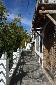 Paseo Federico Garc&iacute;a Lorca en Pampaneira, Alpujarra de Granada, Andaluc&iacute;a, Espa&ntilde;a
