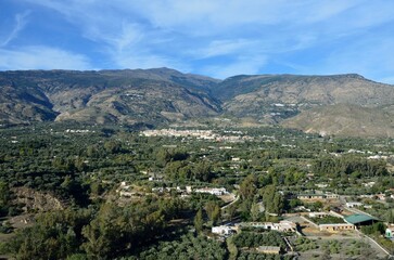 Vista de &Oacute;rgiva desde la carretera A-346, Alpujarra de Granada, Andaluc&iacute;a, Espa&ntilde;a
