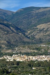 Vista de &Oacute;rgiva desde la carretera A-346, Alpujarra de Granada, Andaluc&iacute;a, Espa&ntilde;a

