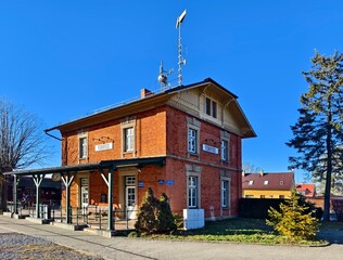 railway station building in the village of Verovice