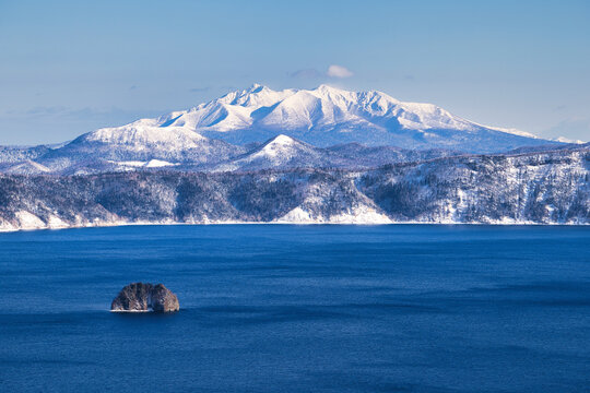 摩周湖から見た斜里岳
