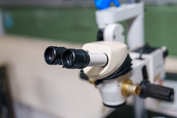 Obraz premium Focus on the microscope in a laboratory setting during a science class