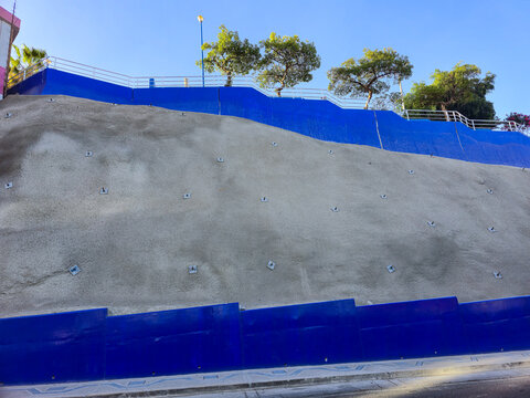 slope stabilization process with shotcrete and anchor bolts