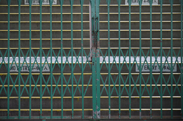 階段と柵の幾何学模様