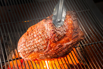 ワイルドに焼くステーキ　Grill a steak over an outdoor