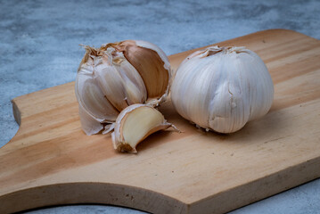 Fresh garlic placed on a wooden cutting board