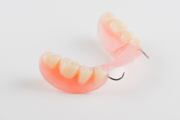 Removable plastic dentures for dental restoration
