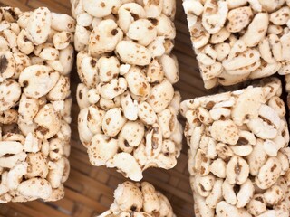 한국음식 고소하고 달콤한 밀보리 강정