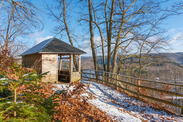 Schutzh&uuml;tte auf dem Heinrichstein bei Saalburg-Ebersdorf oberhalb der Talsperre Bleiloch