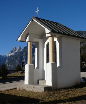 Small alpine shrine with cross overlooking the Tre Cime di Lavaredo near Auronzo di Cadore, close to Cortina d&rsquo;Ampezzo in the Dolomites, Italy