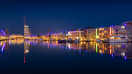 Abends in den Bremerhavener Havenwelten am Neuen Hafen